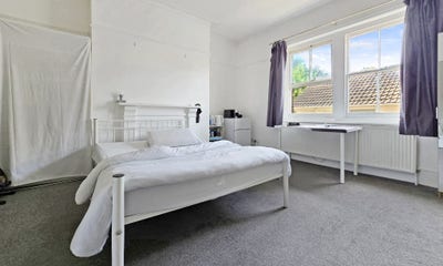 Luxury room close to station all bills included Main Photo