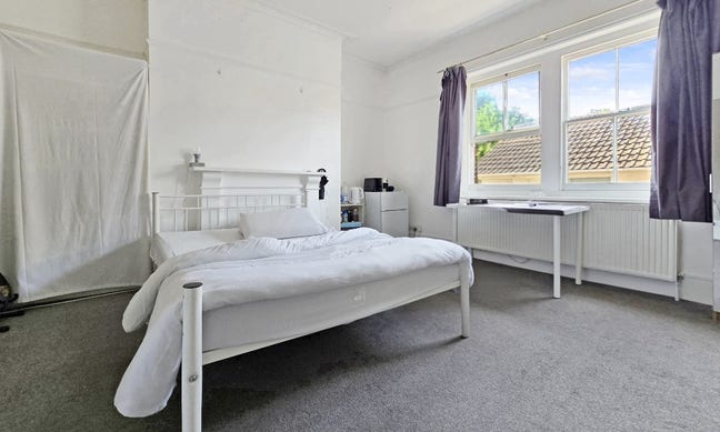 Luxury room close to station all bills included Main Photo
