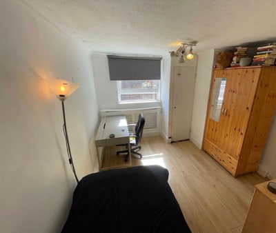 Room available near Clapham Junction - Short Term Main Photo