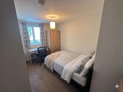 Fully Furnished Double Room, Cherry Hinton (12LC3) Main Photo
