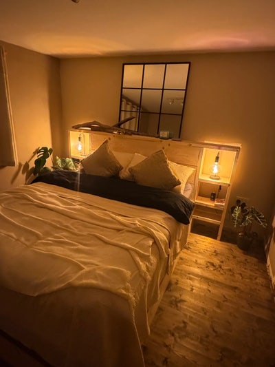     Large en-suite room, full house access  Main Photo
