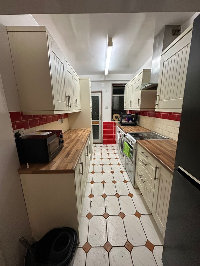 4 bedroom house available in RM82ql Main Photo