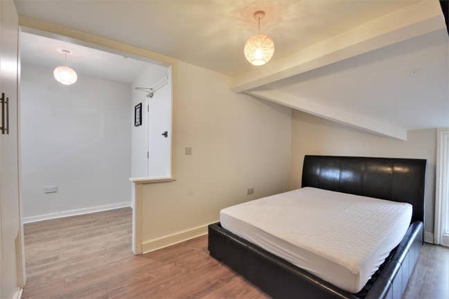 Ensuite room incl bills - CLEAN & QUIET Main Photo