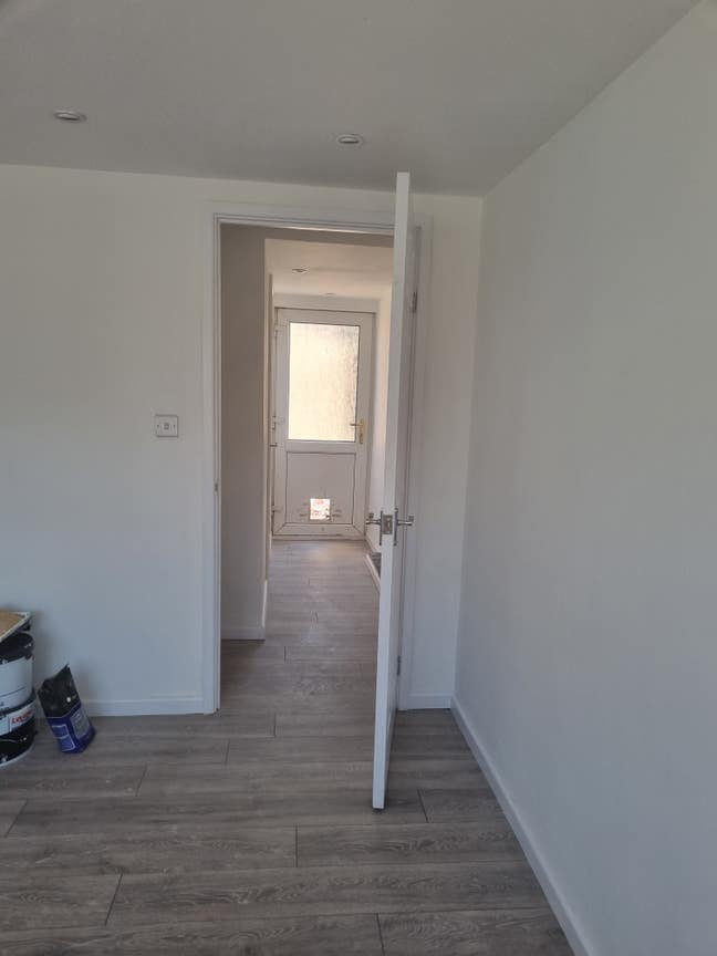 Private ensuite room with separate entrance Main Photo
