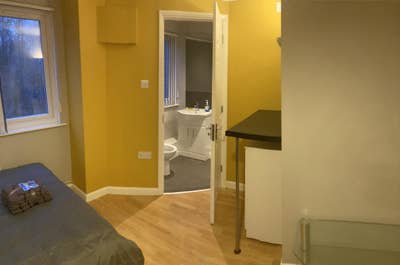 West - East Malling, Kings Hill. En-suite double.  Main Photo