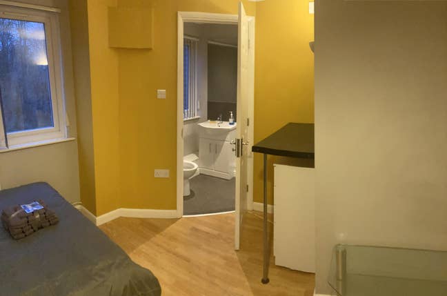 West - East Malling, Kings Hill. En-suite double.  Main Photo