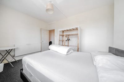 Spacious Double Room in Bermondsey Available Main Photo
