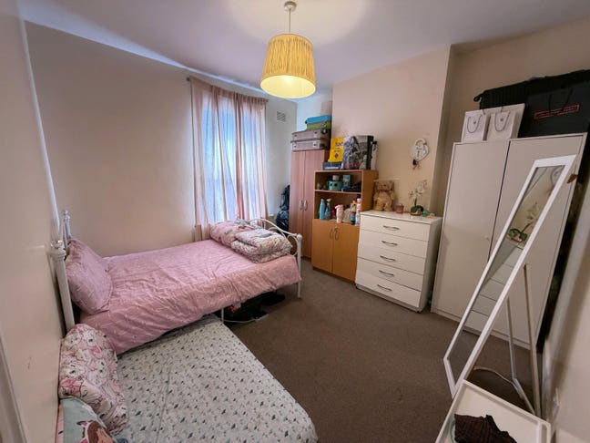 Double room in Muslim household, bills included Main Photo