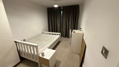 Spacious double room in Bow Common Main Photo