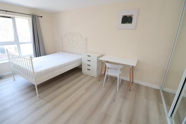 Two Newly Refurbished Double Rooms in Canary Wharf Main Photo