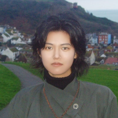 23 y/o girl(queer) looking for London Property 🌞 Main Photo