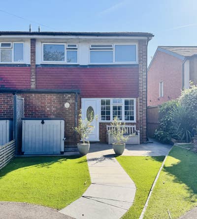 Professional Home | Garden | Parking |WFH friendly Main Photo