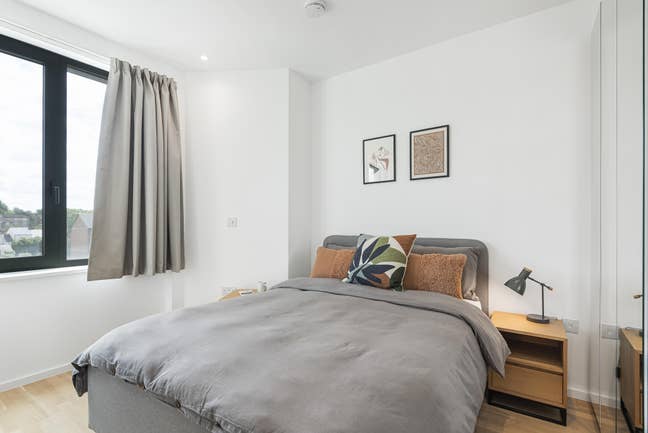 2 Bed Standard | Stylish 2 Bedroom Apartment in Re Main Photo