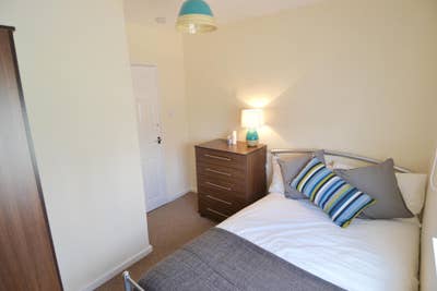 Lovely Room 1 Min to Elverson Dlr Train Stn Main Photo