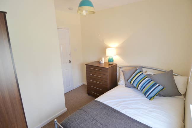Lovely Room 1 Min to Elverson Dlr Train Stn Main Photo