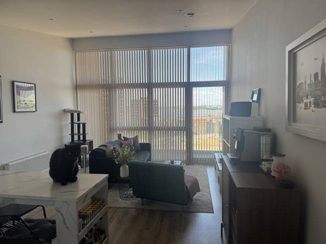 Bright Double Room, 5min to Lizzie Line, En-Suite Main Photo
