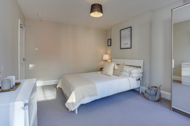 Double en-suite / Ealing Broadway  Main Photo