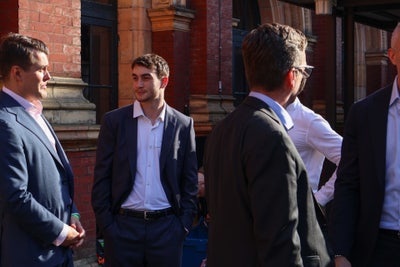 20 working in Wealth Management. Trying to fi... Main Photo
