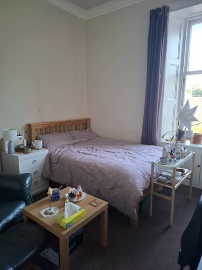 Spacious and Sunny Room Available  Main Photo
