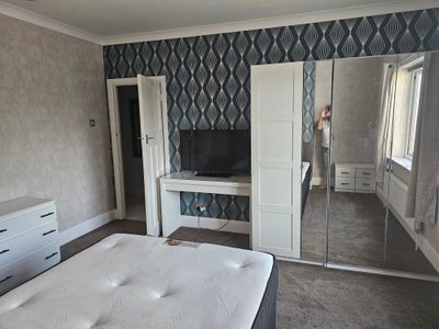 Extra Large Bedroom in Leigh-on-sea  Main Photo
