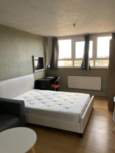 Big Double  Room with View Over Wimbledon ,Balcony Main Photo