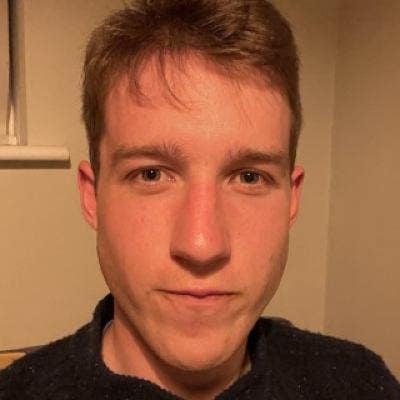 Professional Male seeks a single or double room Main Photo