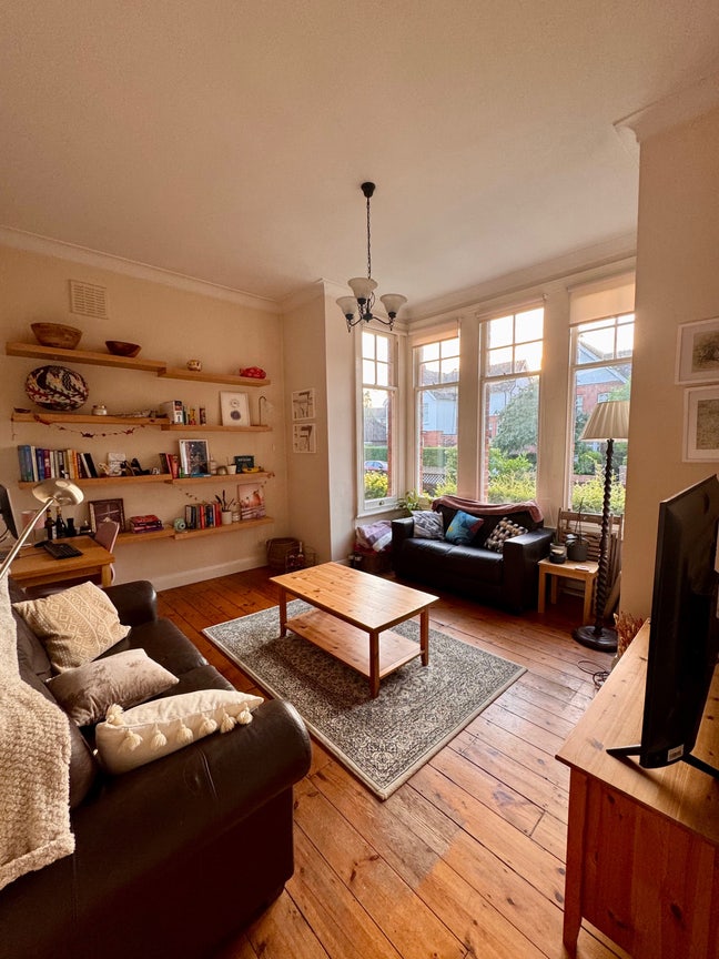 Lovely Room available in 2-bed flat in Putney Main Photo