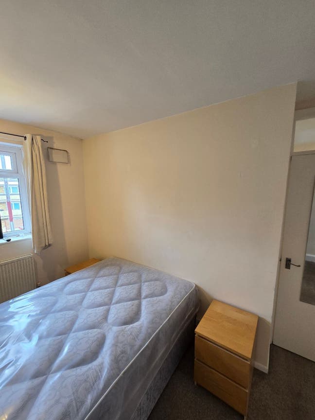 1 Bed available in 3 Bed SW11 Battersea Main Photo