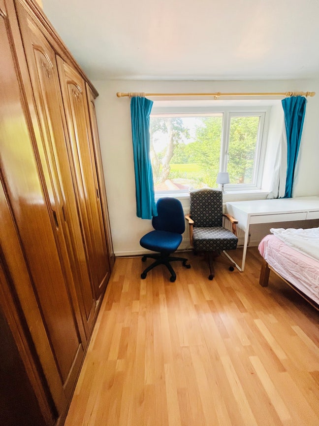 Quite rooms to rent Main Photo