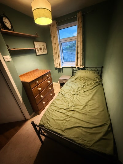 Single room, lots of storage available, by moors Main Photo