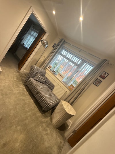 Extra large double room to rent Main Photo