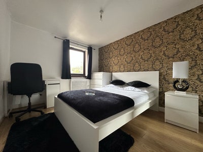 Premium Double Room | &pound;850 | All Bills Included Main Photo