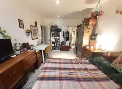 Huge Double with Ensuite in Friendly 3 Bed Flat Main Photo