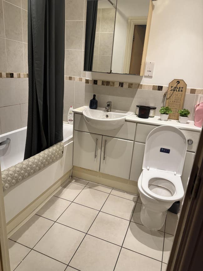 Double Room Available (Mon–Fri Only) Main Photo