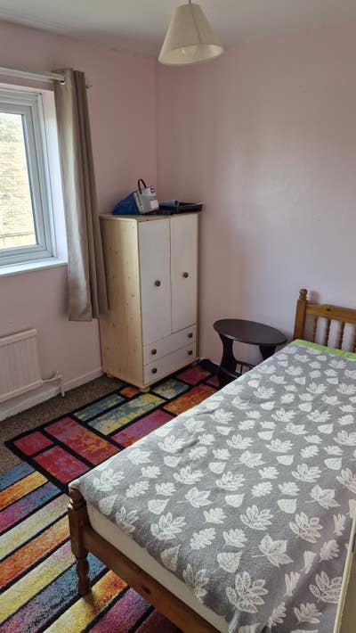 Bright Single Room in City Centre Main Photo