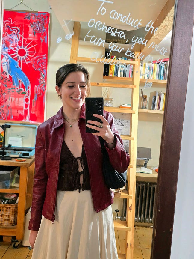  Seeking double room with 2/3 other flatmates :)  Main Photo