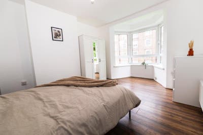 XL Bright Double Room Female 4BedFlat-Camberwell Main Photo