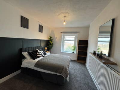 Room with Its Own Office - Newly Refurbished!  Main Photo