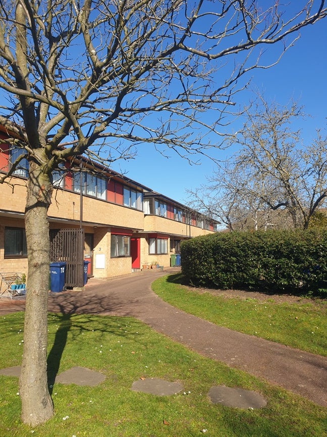 2 Bed Garden Flat in quiet cul-de-sac Main Photo