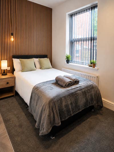 Private Ensuite Studio- Available Now Main Photo