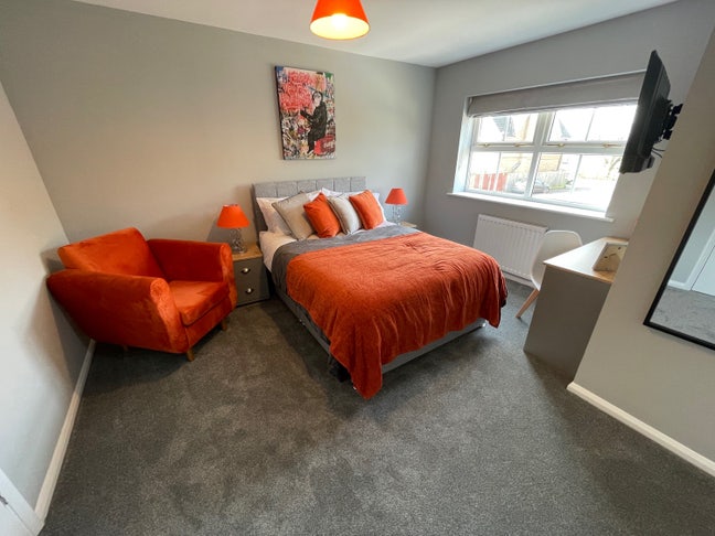 En-suite room in a Professional House Share  Main Photo