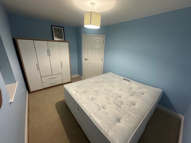 One double bedroom  Main Photo