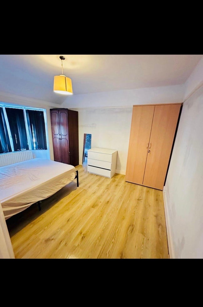 Room available  Main Photo