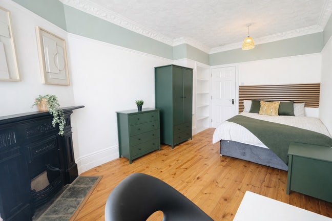 Stunning Studio flat and beautiful double aviable  Main Photo