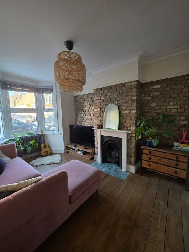 Bright Double Room Available – Quiet, Well-Kept  Main Photo