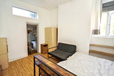 Studio flat on Caledonian Road, N1 Main Photo
