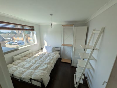 Good sized bedroom to rent in a house  Main Photo