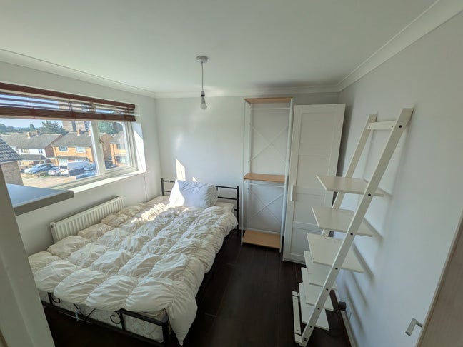 Good sized bedroom to rent in a house  Main Photo