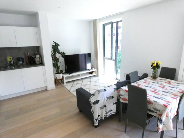 Luxury studio, Balcony, Gym, Pool, Concierge, E16 Main Photo