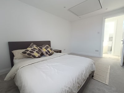 Modern Double Bedroom with Ensuite - Bills Incl. Main Photo
